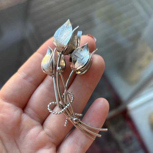 Bond Boyd 925 Sterling Tulip Bouquet Brooch 3D Flowers with Bow - Picture 3 of 10